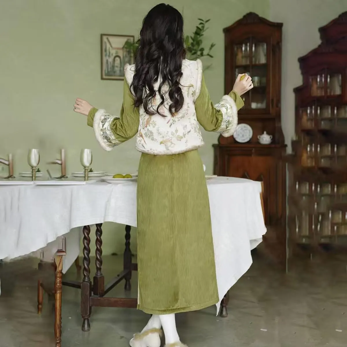 NCDUANSAN Chinese Style Long Sleeved Thick Cheongsam, Spring and Autumn Women's Retro Embroidered Vest Long Skirt
