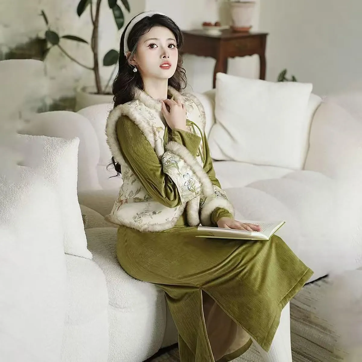 NCDUANSAN Chinese Style Long Sleeved Thick Cheongsam, Spring and Autumn Women's Retro Embroidered Vest Long Skirt