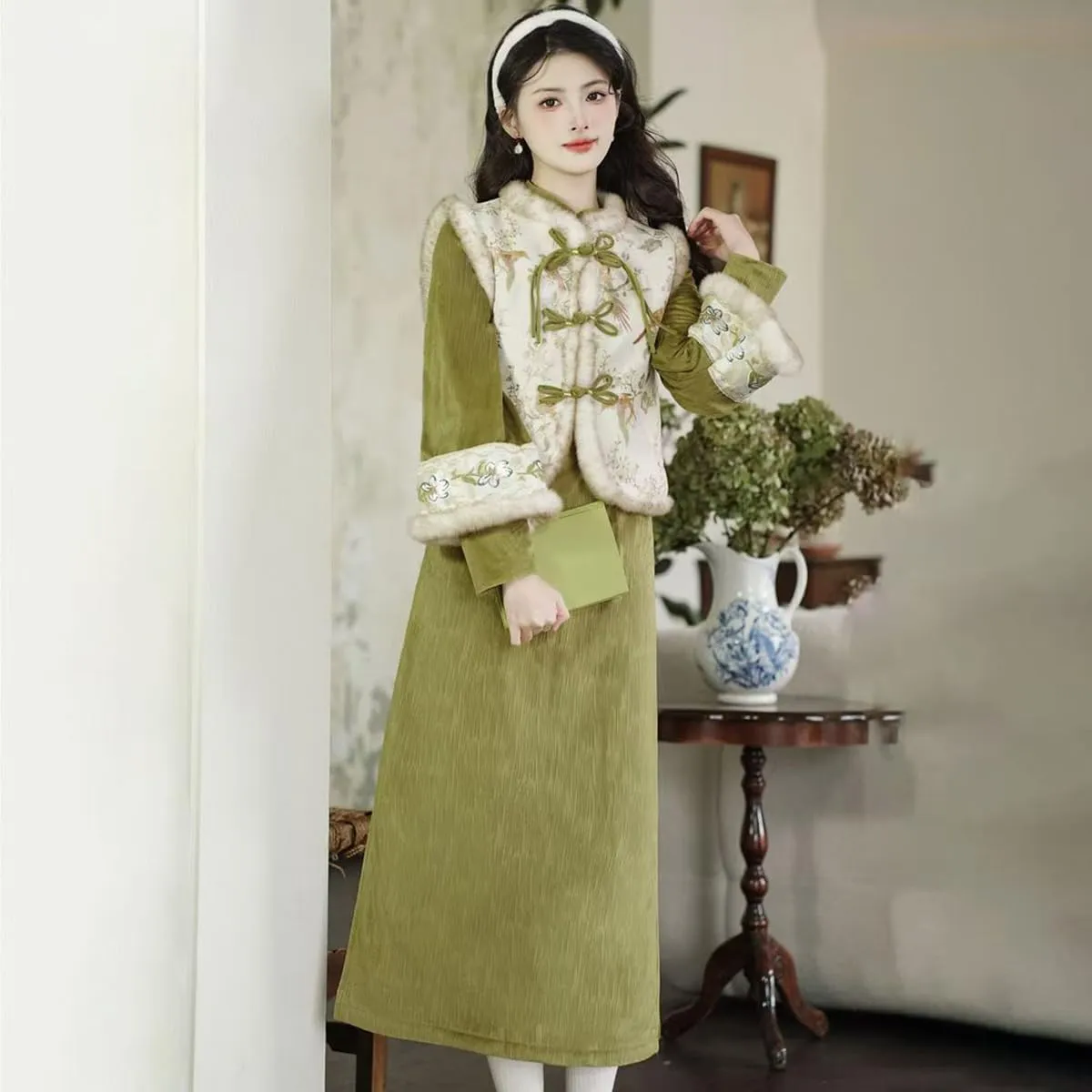 NCDUANSAN Chinese Style Long Sleeved Thick Cheongsam, Spring and Autumn Women's Retro Embroidered Vest Long Skirt